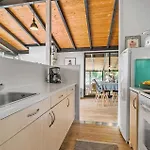 2 Bedroom Beautiful In Casa vacanze *