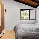 2 Bedroom Beautiful In Casa vacanze