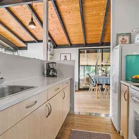 2 Bedroom Beautiful In Ferienhaus *